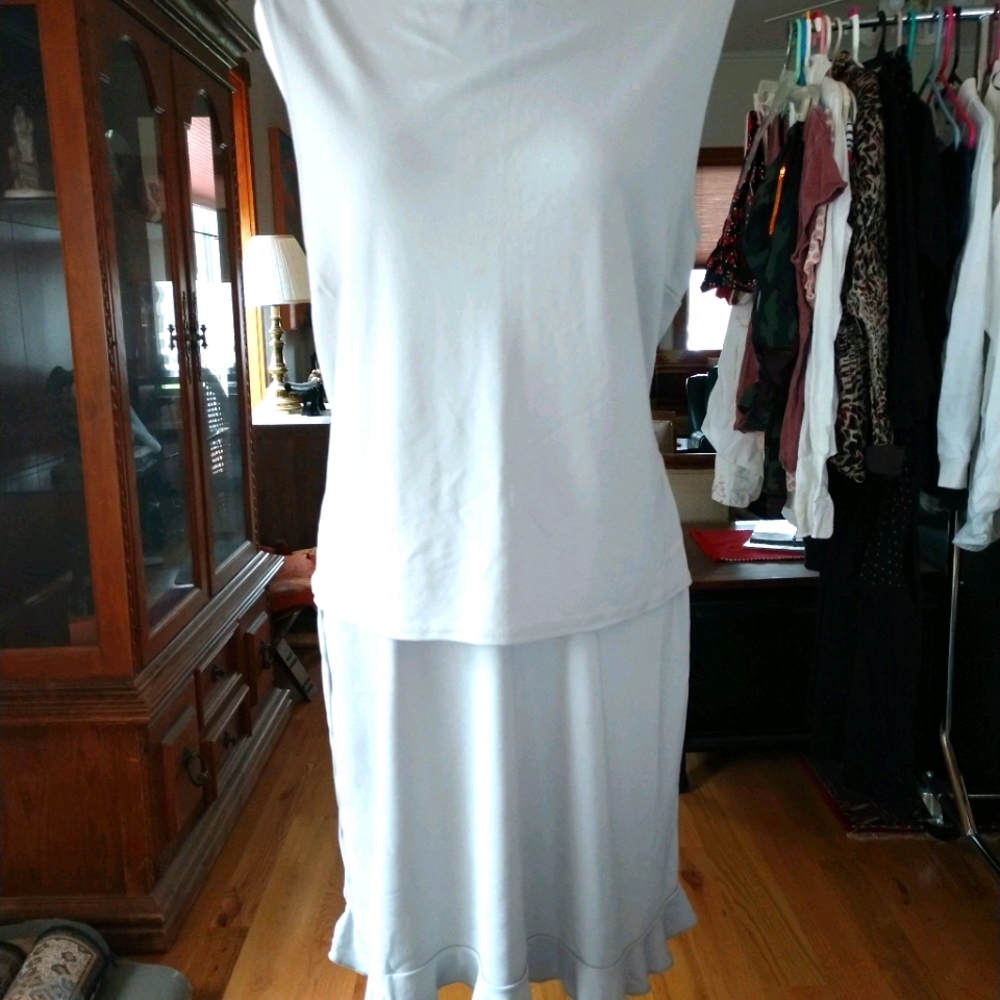 NY&CO Two piece top and skirt knit outfit.